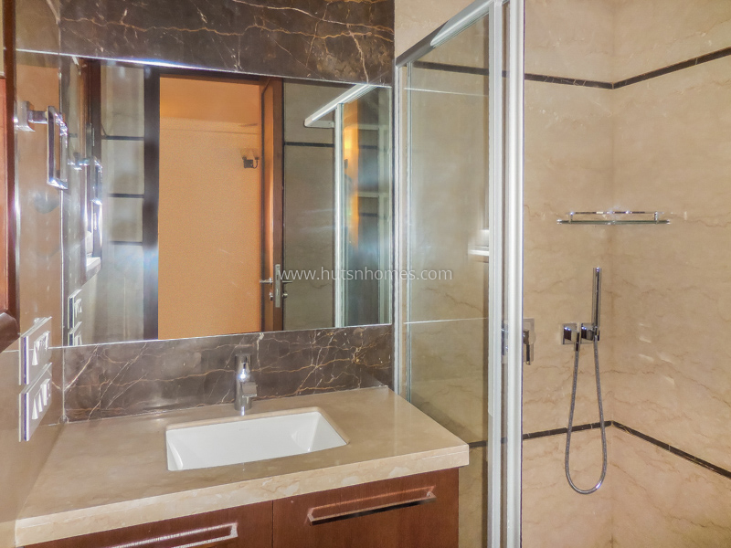 4 BHK Flat For Rent in Vasant Vihar