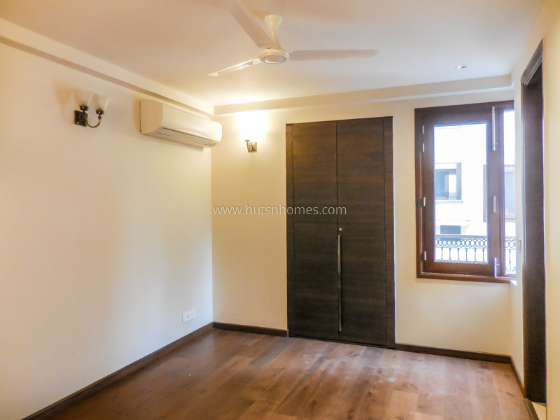 4 BHK Flat For Rent in Vasant Vihar