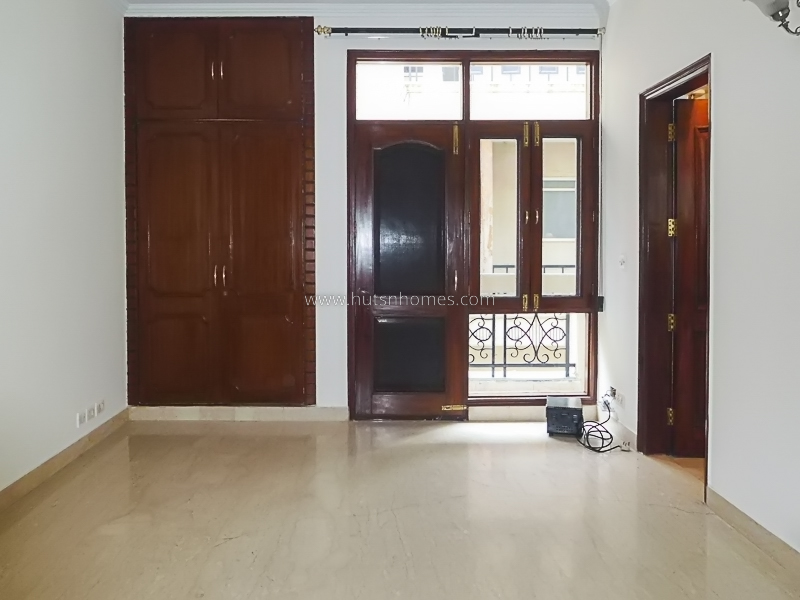 4 BHK Flat For Rent in Vasant Vihar