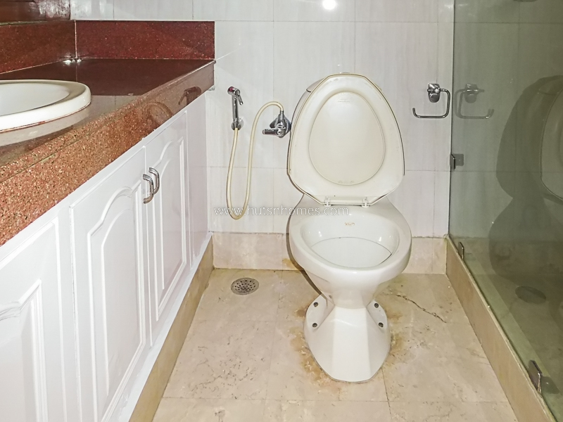 4 BHK Flat For Rent in Vasant Vihar