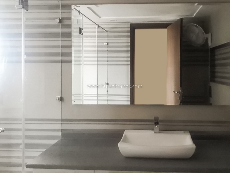 4 BHK Flat For Rent in Vasant Vihar