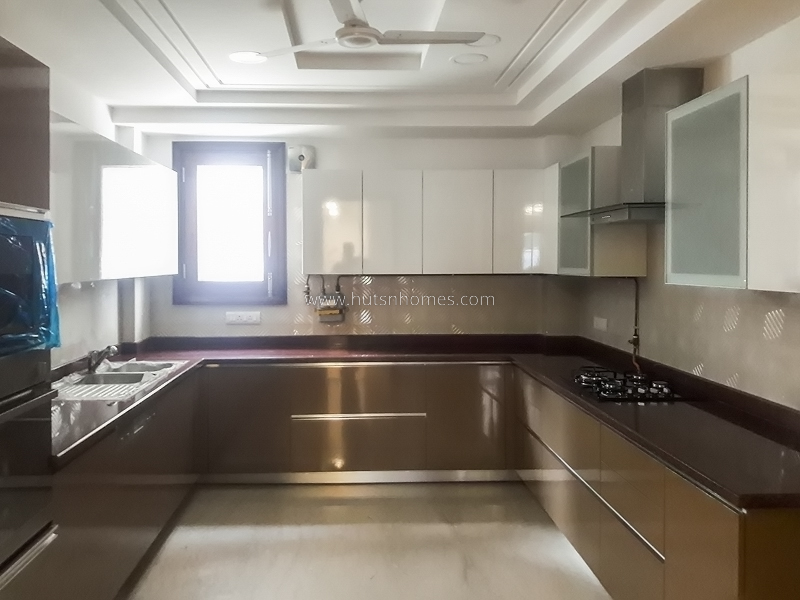 4 BHK Flat For Rent in Vasant Vihar