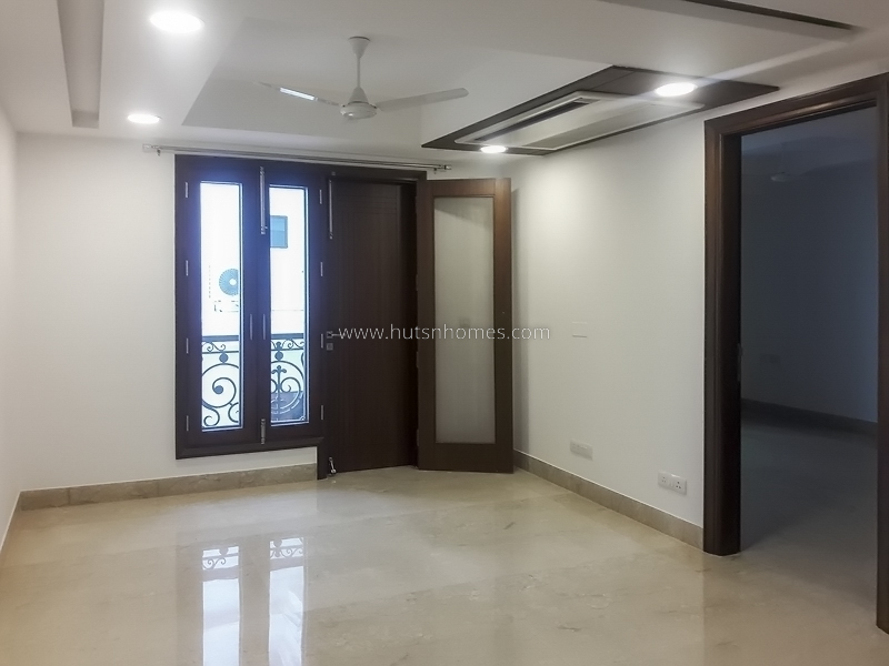 4 BHK Flat For Rent in Vasant Vihar