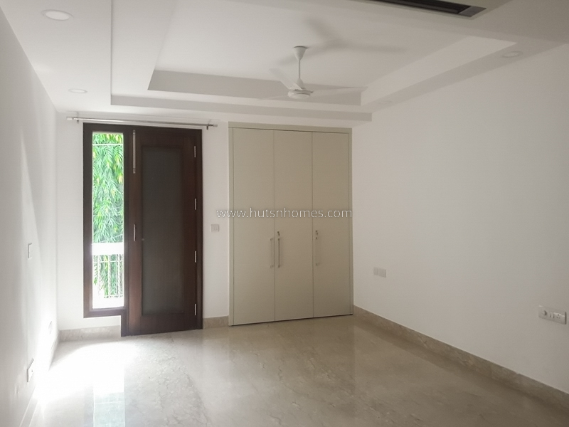 4 BHK Flat For Rent in Vasant Vihar