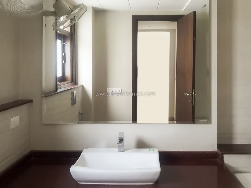 4 BHK Flat For Rent in Vasant Vihar