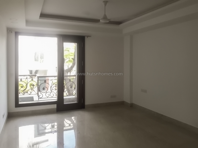 4 BHK Flat For Rent in Vasant Vihar