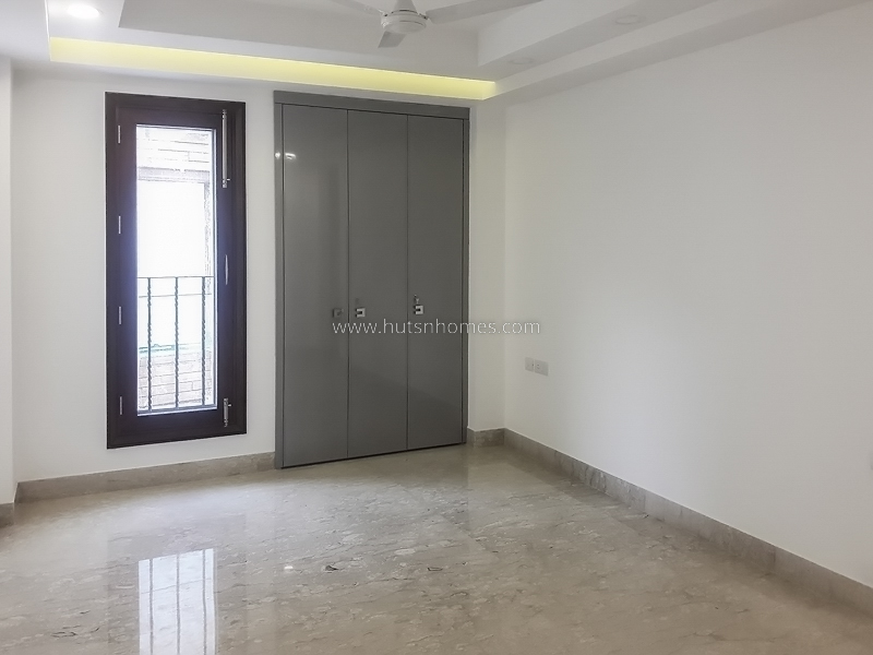 4 BHK Flat For Rent in Vasant Vihar
