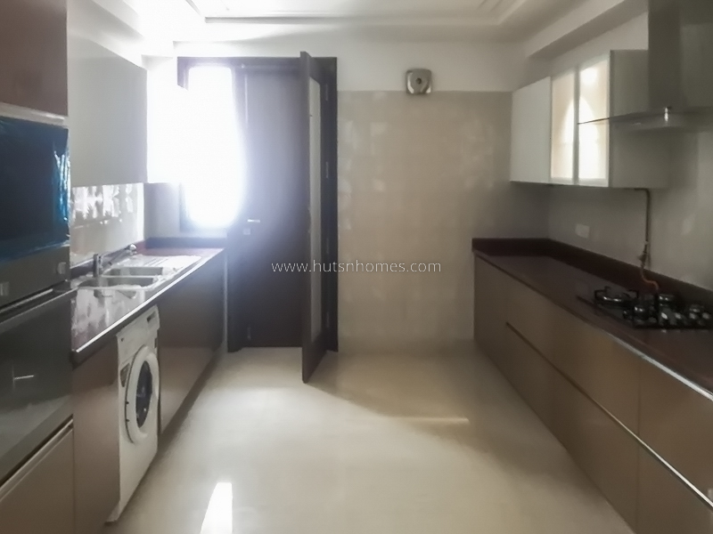 4 BHK Flat For Rent in Vasant Vihar
