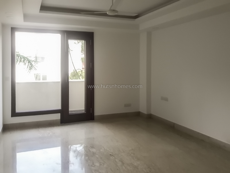 4 BHK Flat For Rent in Vasant Vihar