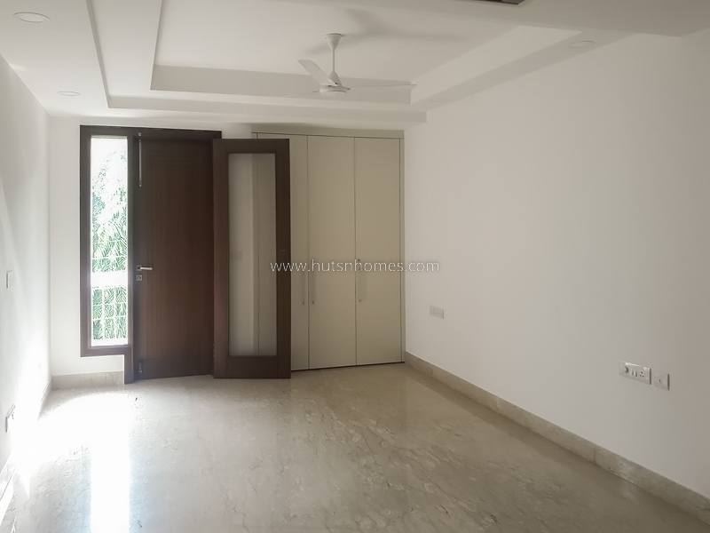 4 BHK Flat For Rent in Vasant Vihar