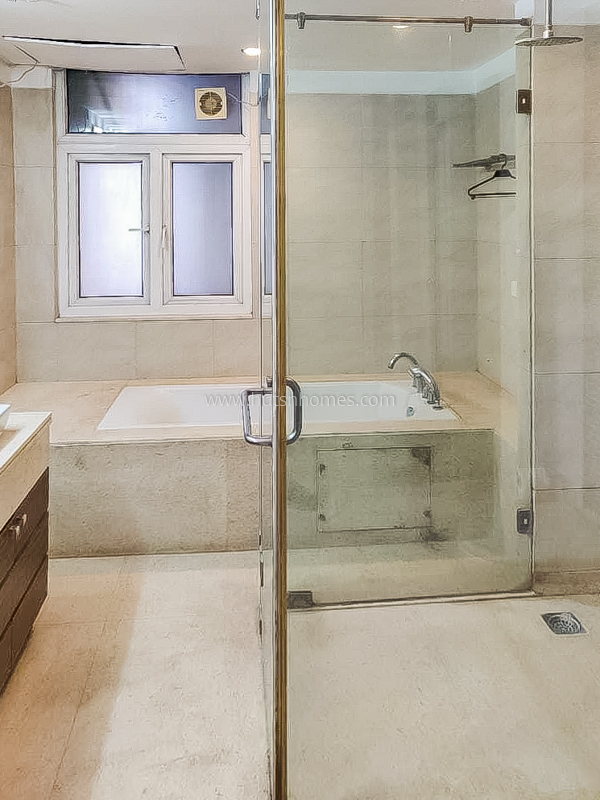 4 BHK Condo For Rent in Golf Course Road