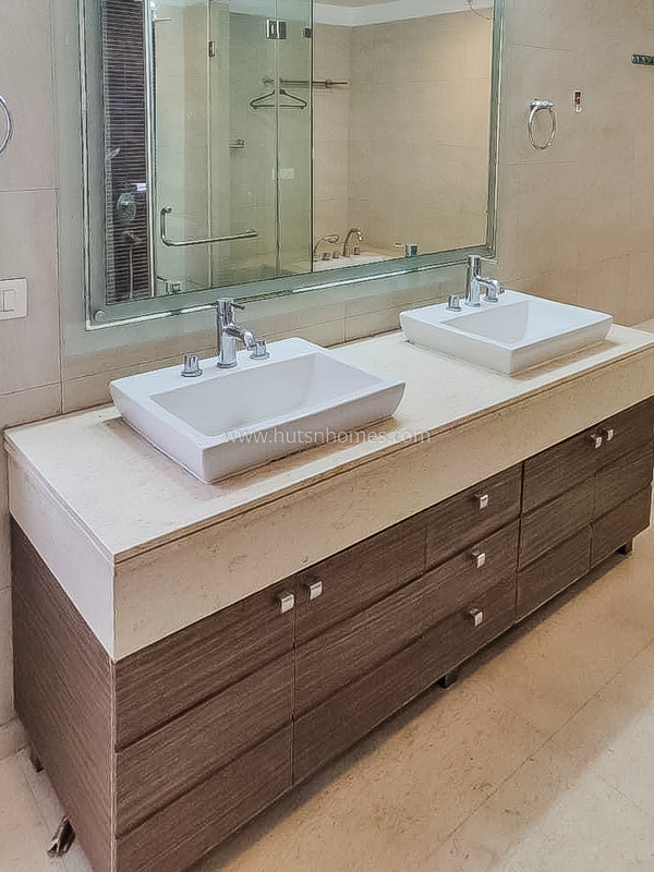 4 BHK Condo For Rent in Golf Course Road