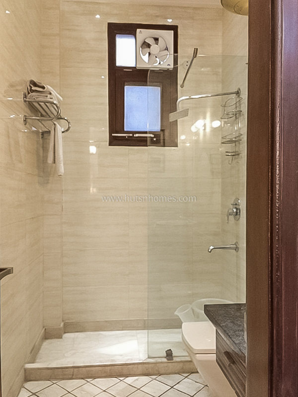 3 BHK Flat For Rent in Defence Colony