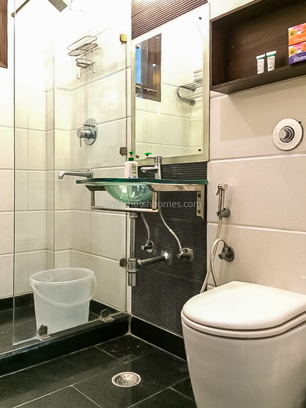 3 BHK Flat For Rent in Defence Colony