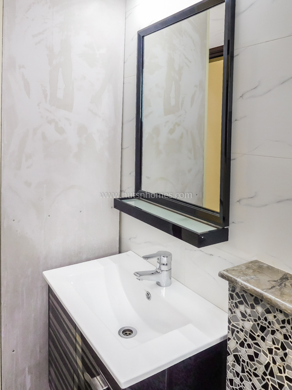 3 BHK Flat For Rent in Defence Colony