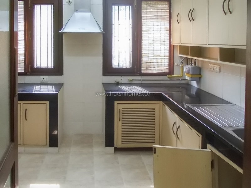3 BHK Flat For Rent in Defence Colony