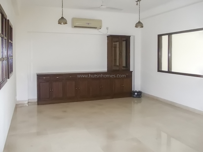 3 BHK Flat For Rent in Defence Colony