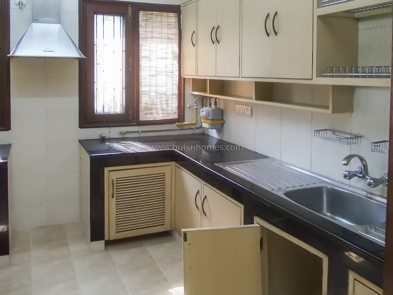 3 BHK Flat For Rent in Defence Colony