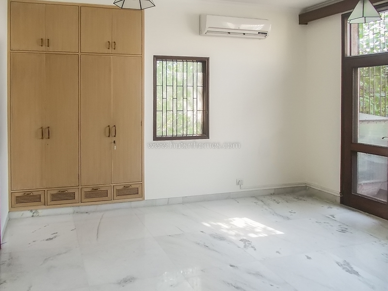 3 BHK Flat For Rent in Defence Colony