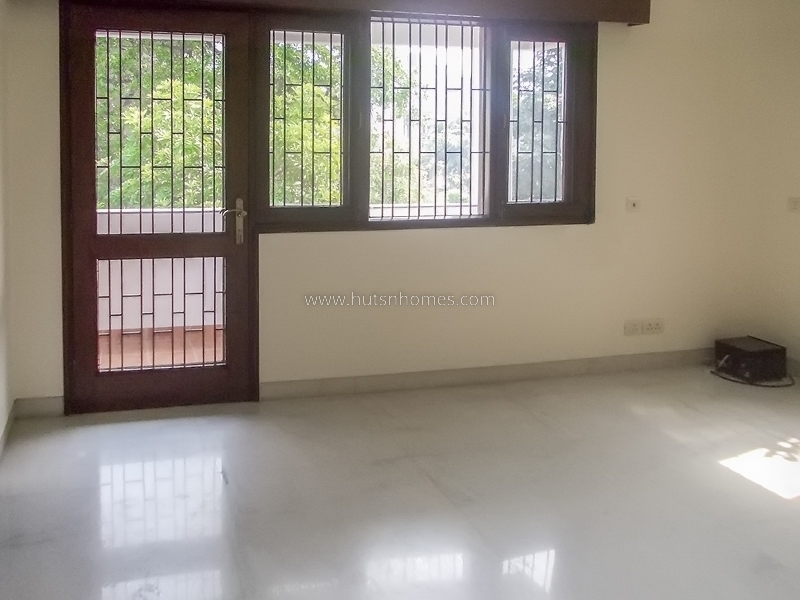 3 BHK Flat For Rent in Defence Colony