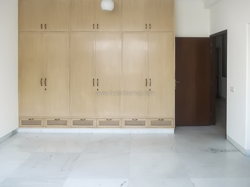 3 BHK Flat For Rent in Defence Colony