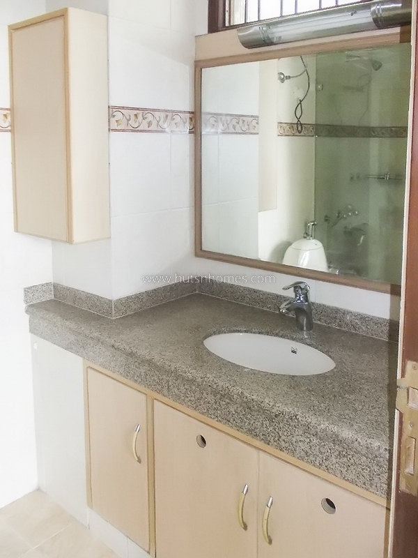 3 BHK Flat For Rent in Defence Colony