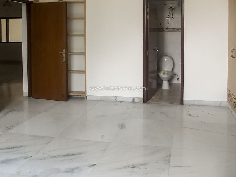 3 BHK Flat For Rent in Defence Colony