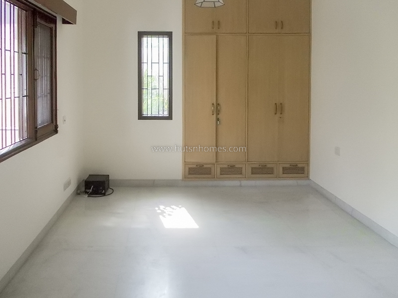 3 BHK Flat For Rent in Defence Colony