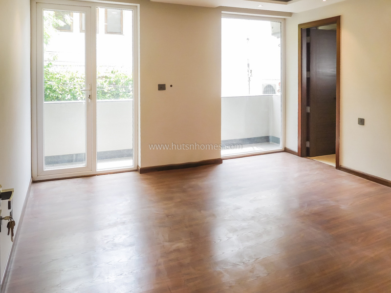 4 BHK Flat For Rent in Friends Colony East