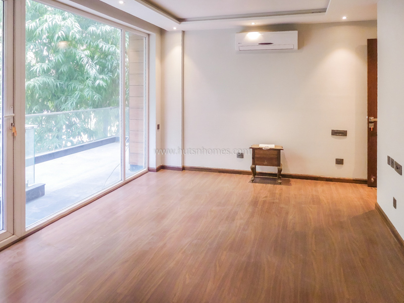 4 BHK Flat For Rent in Friends Colony East