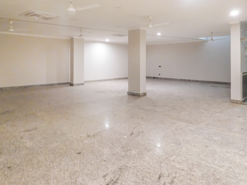 4 BHK Flat For Rent in Friends Colony East