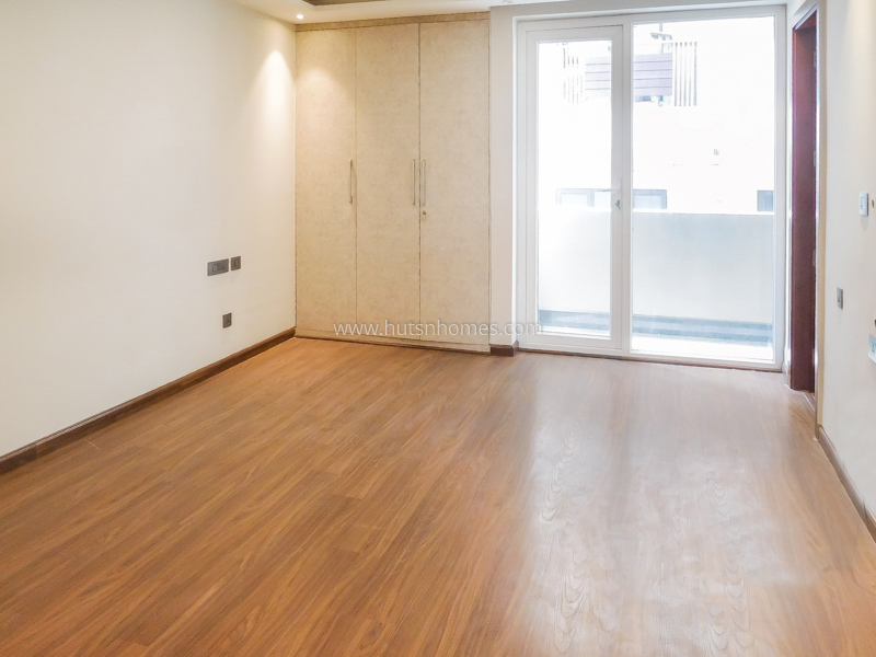 4 BHK Flat For Rent in Friends Colony East