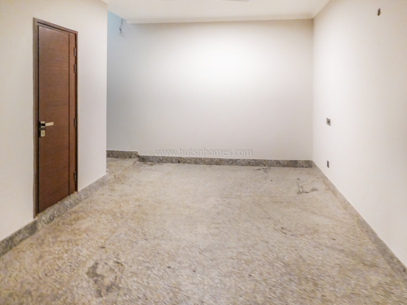 4 BHK Flat For Rent in Friends Colony East