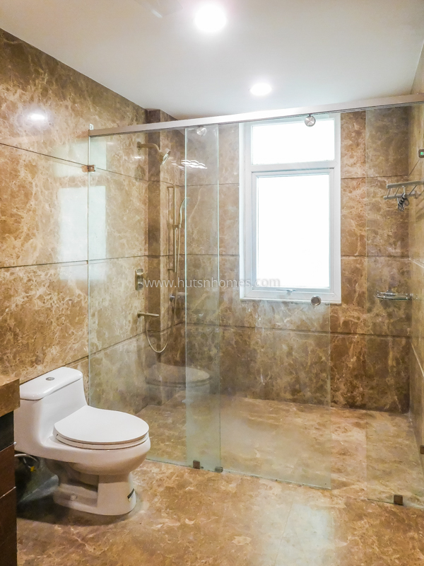 4 BHK Flat For Rent in Friends Colony East