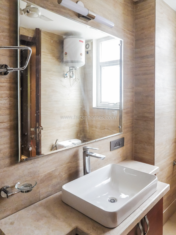 4 BHK Flat For Rent in Friends Colony East