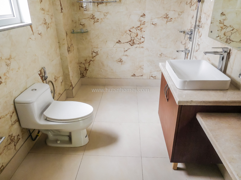 4 BHK Flat For Rent in Friends Colony East