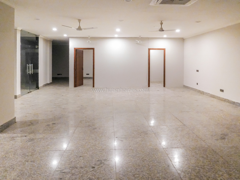 4 BHK Flat For Rent in Friends Colony East
