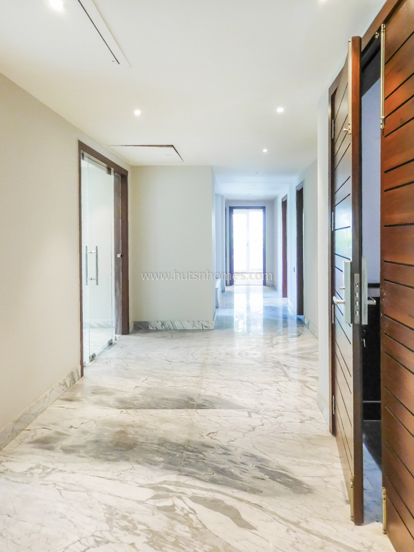 4 BHK Flat For Rent in Friends Colony East