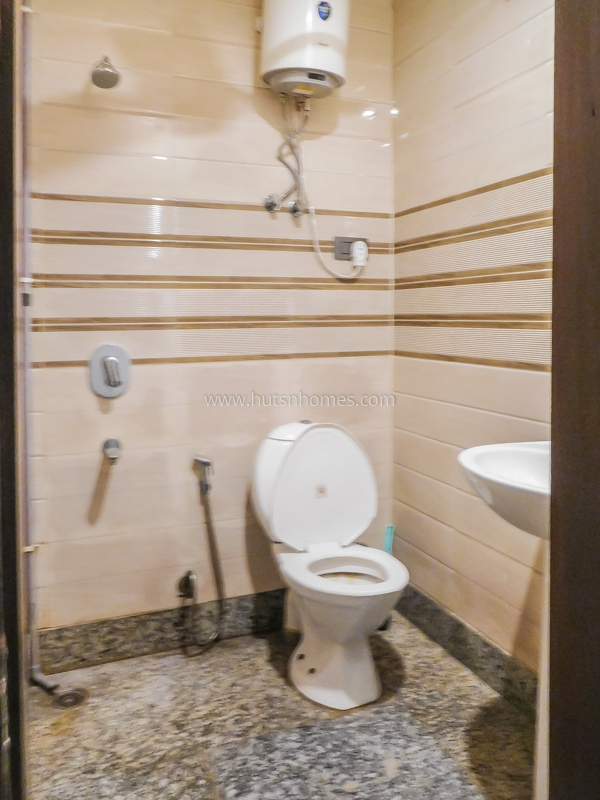 4 BHK Flat For Rent in Friends Colony East