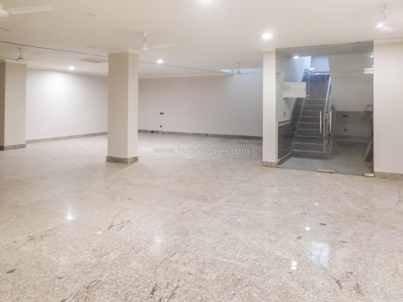 4 BHK Flat For Rent in Friends Colony East