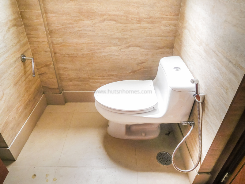 4 BHK Flat For Rent in Friends Colony East