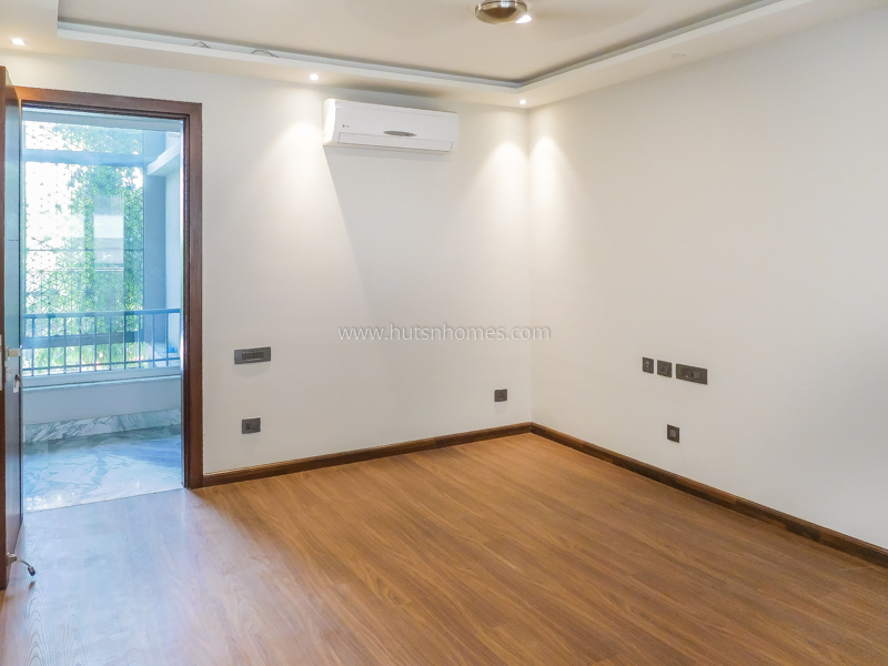 4 BHK Flat For Rent in Friends Colony East