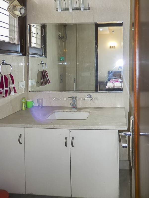 2 BHK Flat For Rent in Defence Colony
