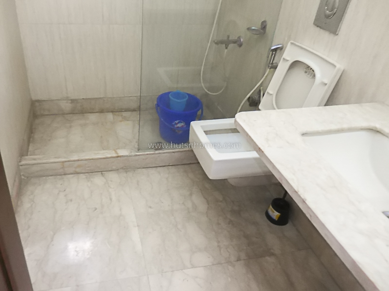 2 BHK Flat For Rent in Defence Colony