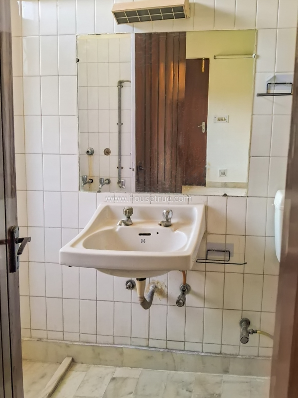4 BHK Flat For Rent in Neeti Bagh