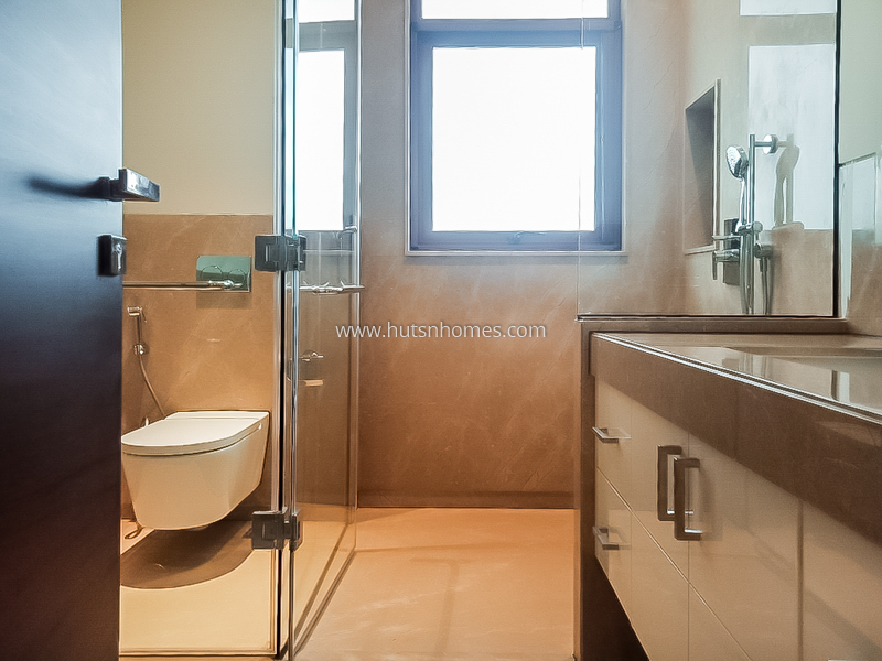 3 BHK Builder Floor For Rent in West End Colony