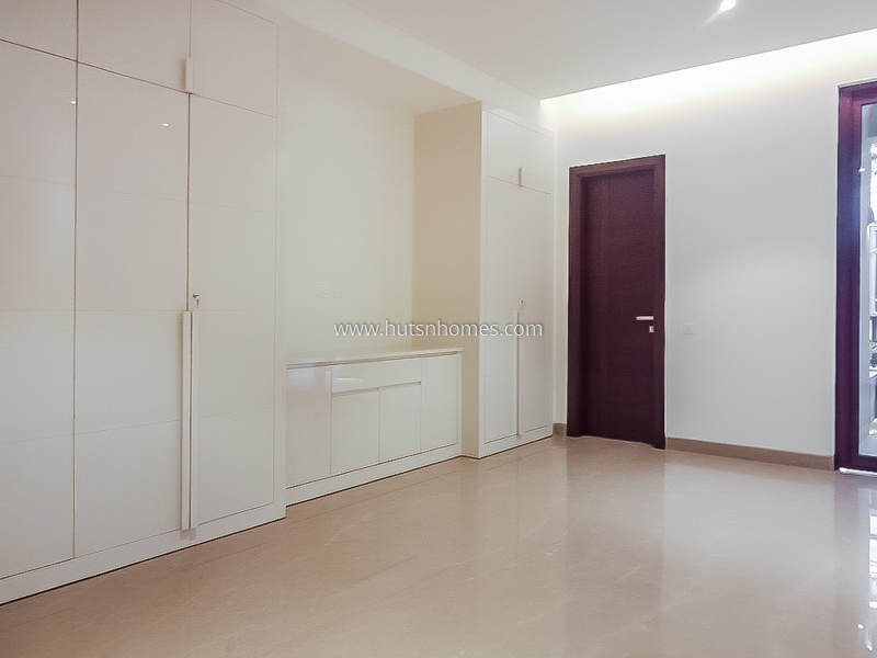 3 BHK Builder Floor For Rent in West End Colony