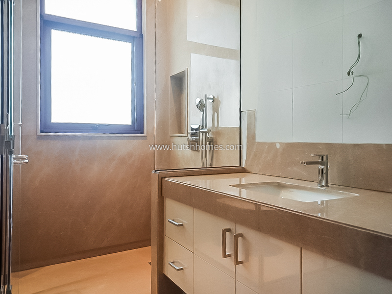 3 BHK Builder Floor For Rent in West End Colony