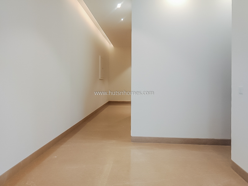 3 BHK Builder Floor For Rent in West End Colony