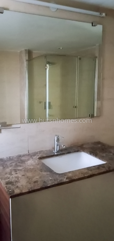 4 BHK Condo For Rent in Golf Course Road